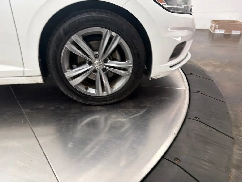 Used 2020 White Volkswagen R-Line image 9