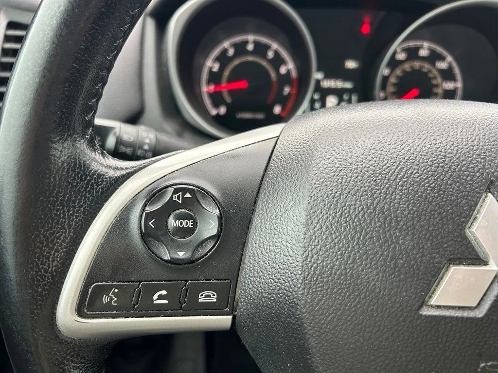 Used 2015  Mitsubishi ES image 16