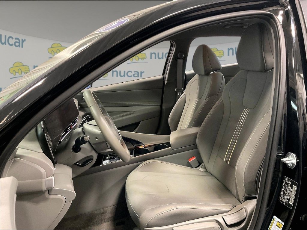 Used 2025 Black Hyundai SEL Sport image 10