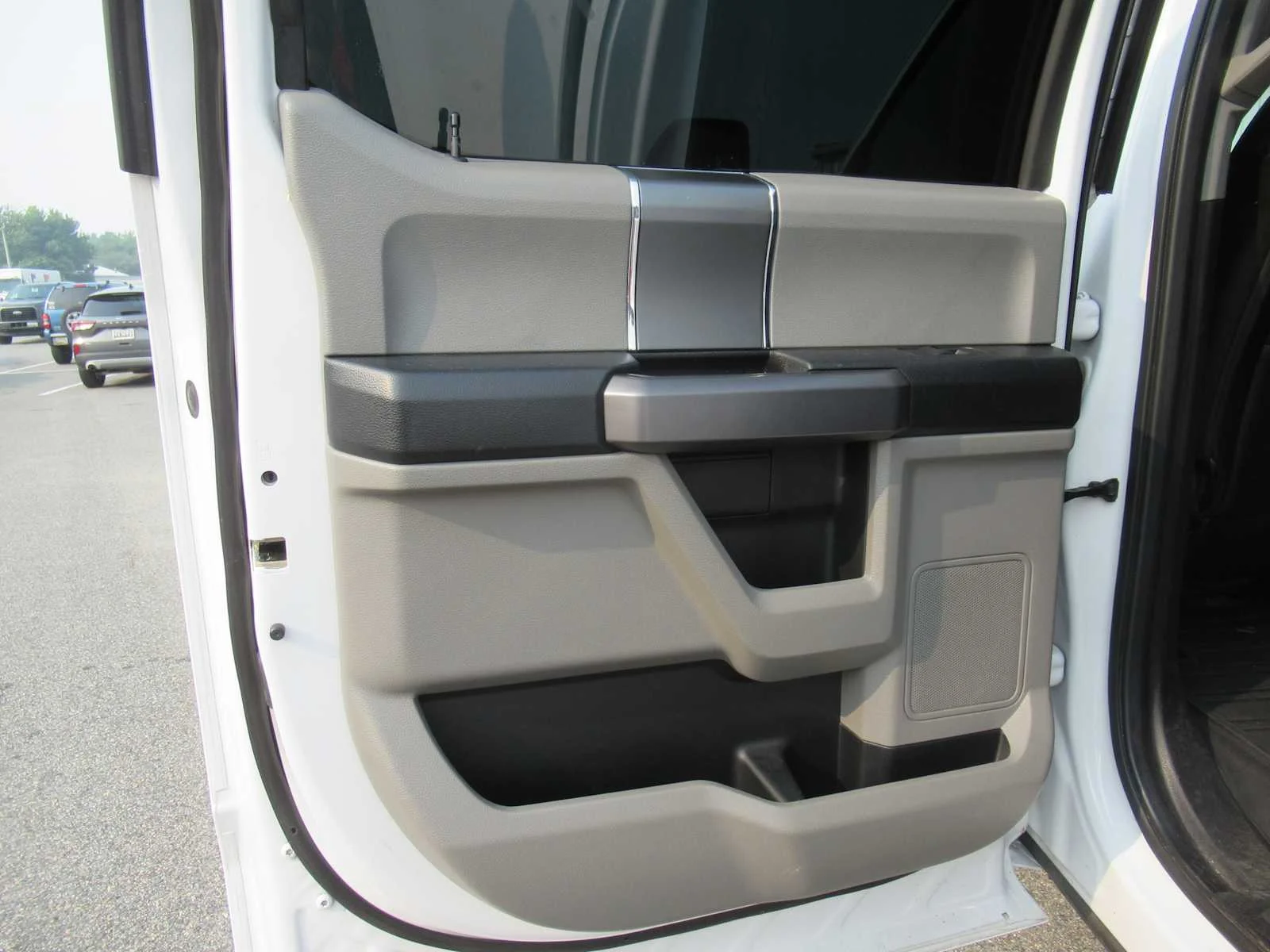 Used 2019 Oxford White Ford XLT image 23