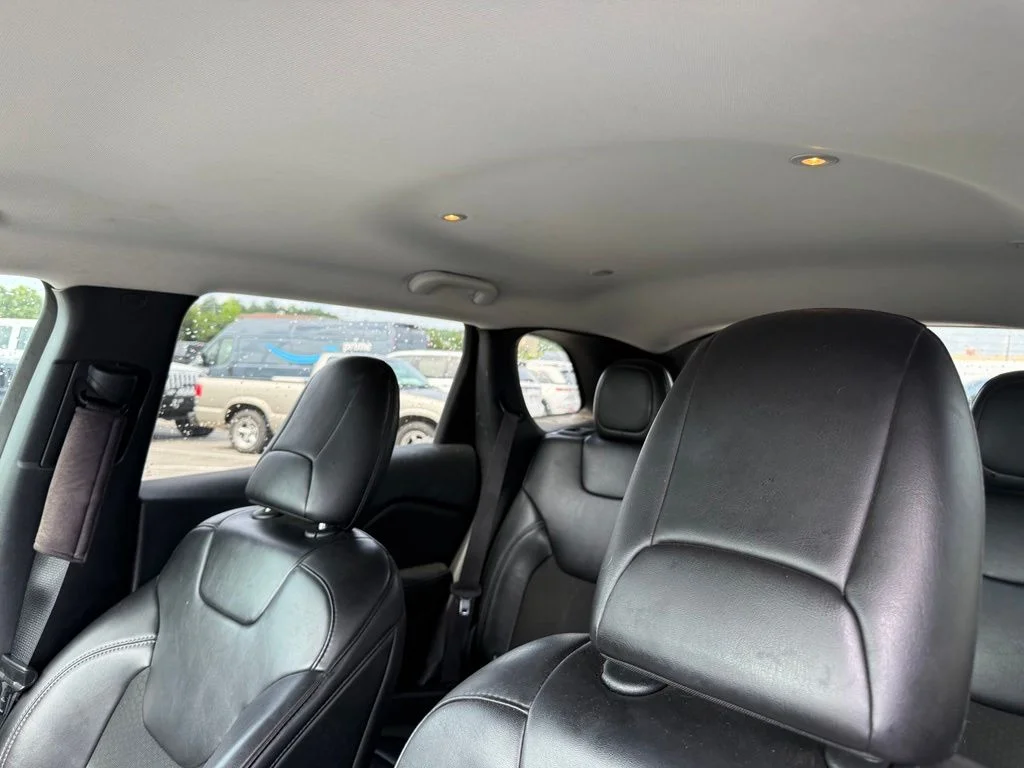 Used 2019 Silver Jeep Latitude Plus image 17