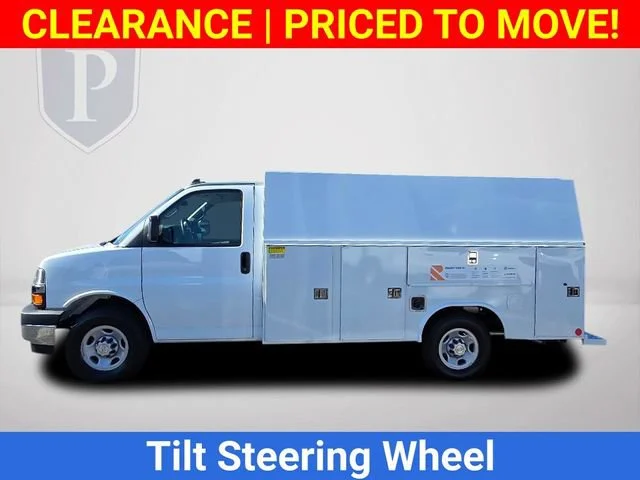 New 2025 Summit White Chevrolet 1WT image 11