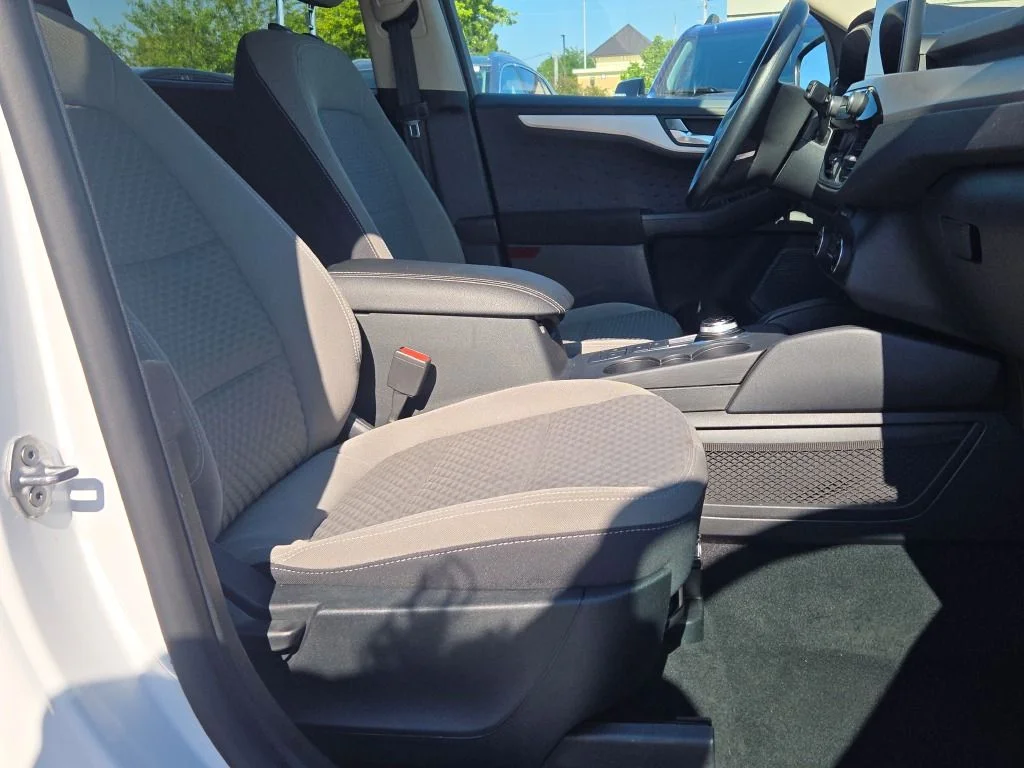 Used 2020 White Ford SE image 7