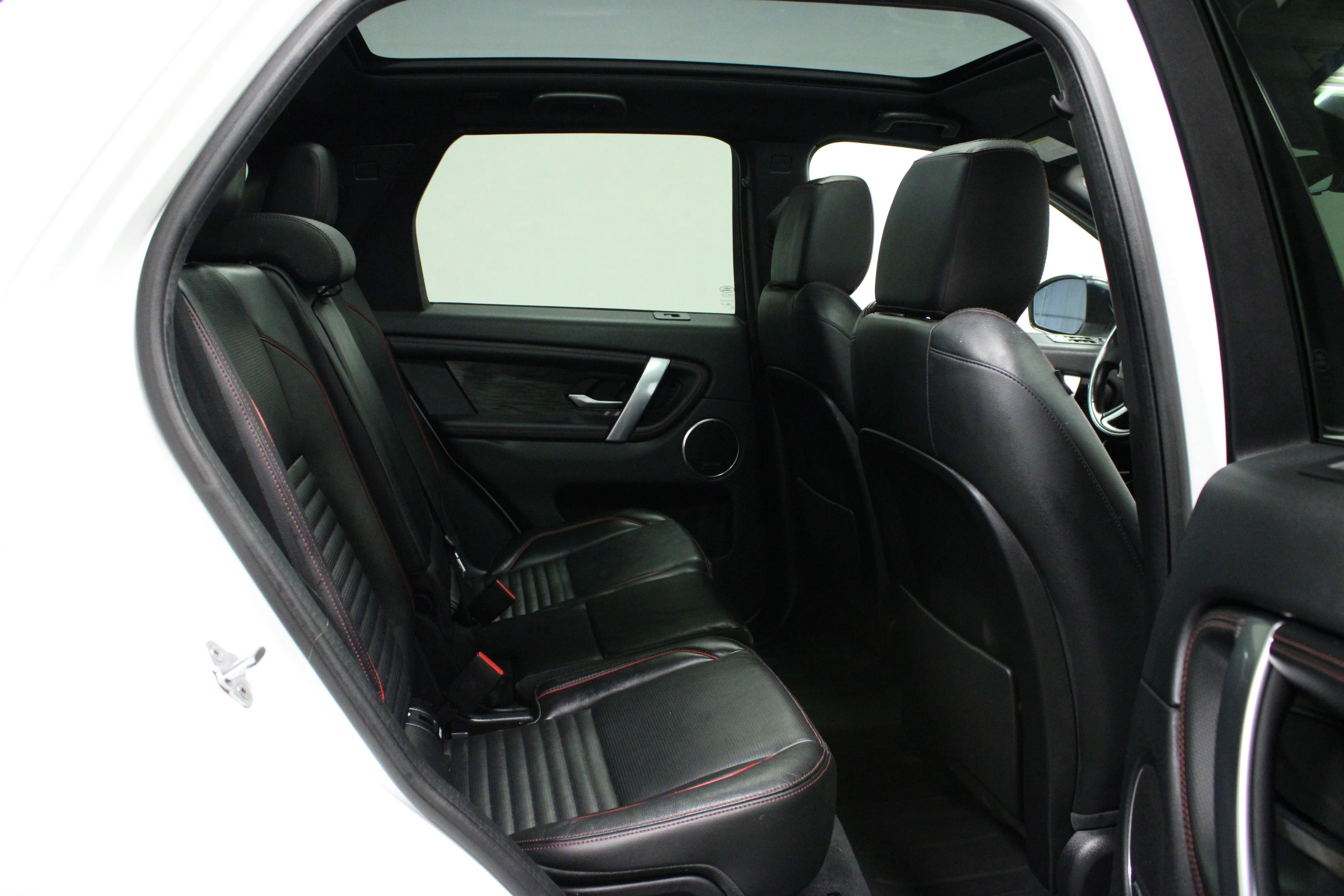 Used 2020 Fuji White Land Rover S R-Dynamic image 15
