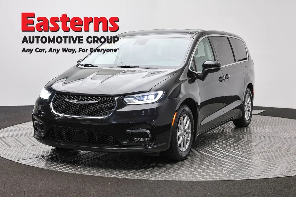 Used 2023 Black Chrysler Touring L image 1
