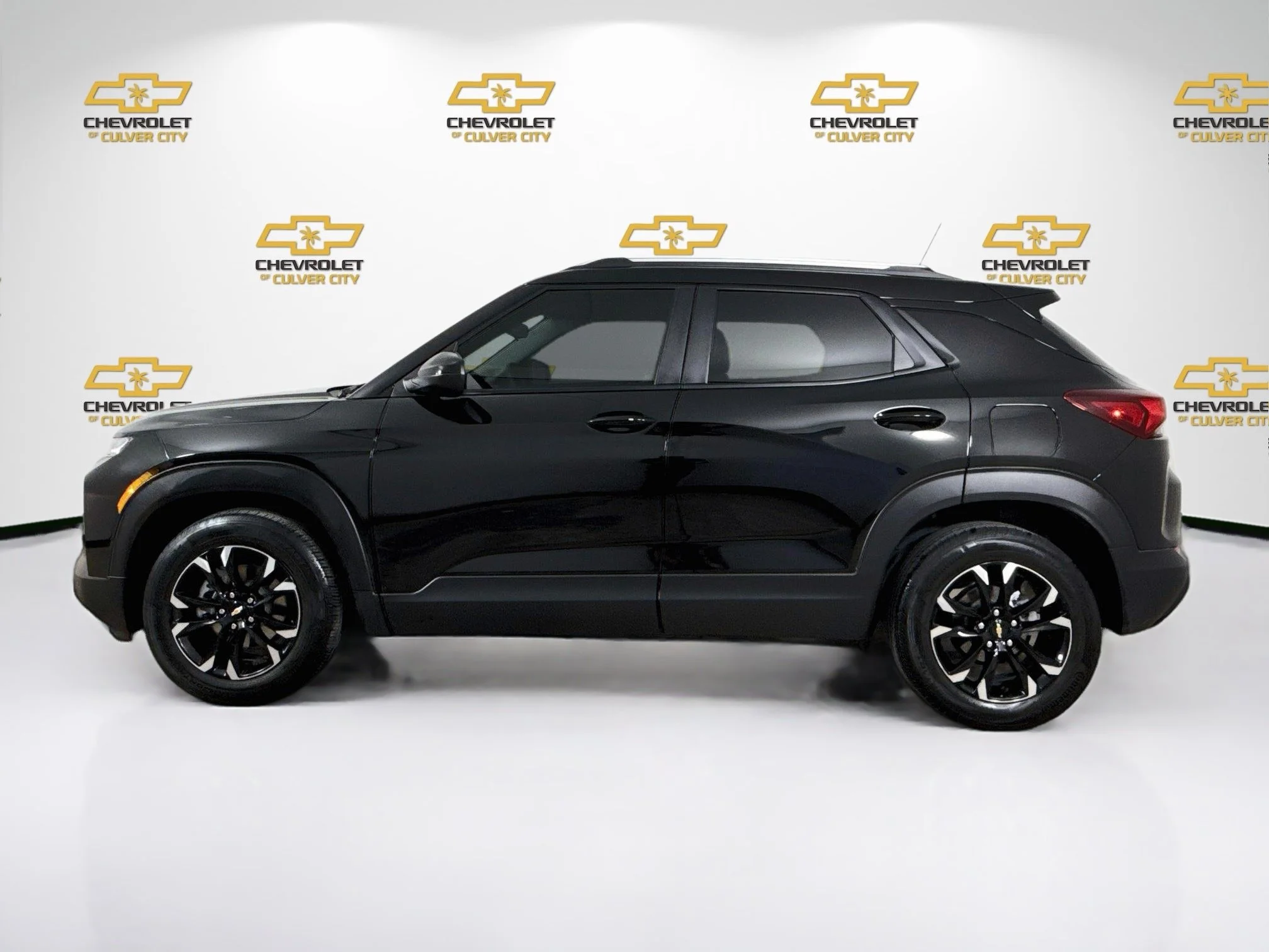 Used 2022 Mosaic Black Metallic Chevrolet LT image 5