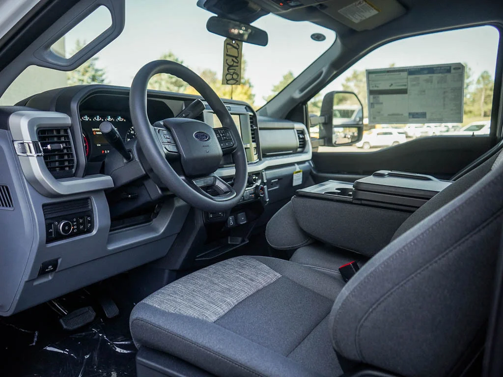 New 2027 Oxford White Ford F-350® XLT image 12