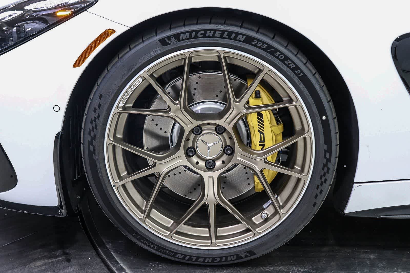 New 2026 MANUFAKTUR opalite white magno Mercedes-Benz AMG® GT 63 image 9