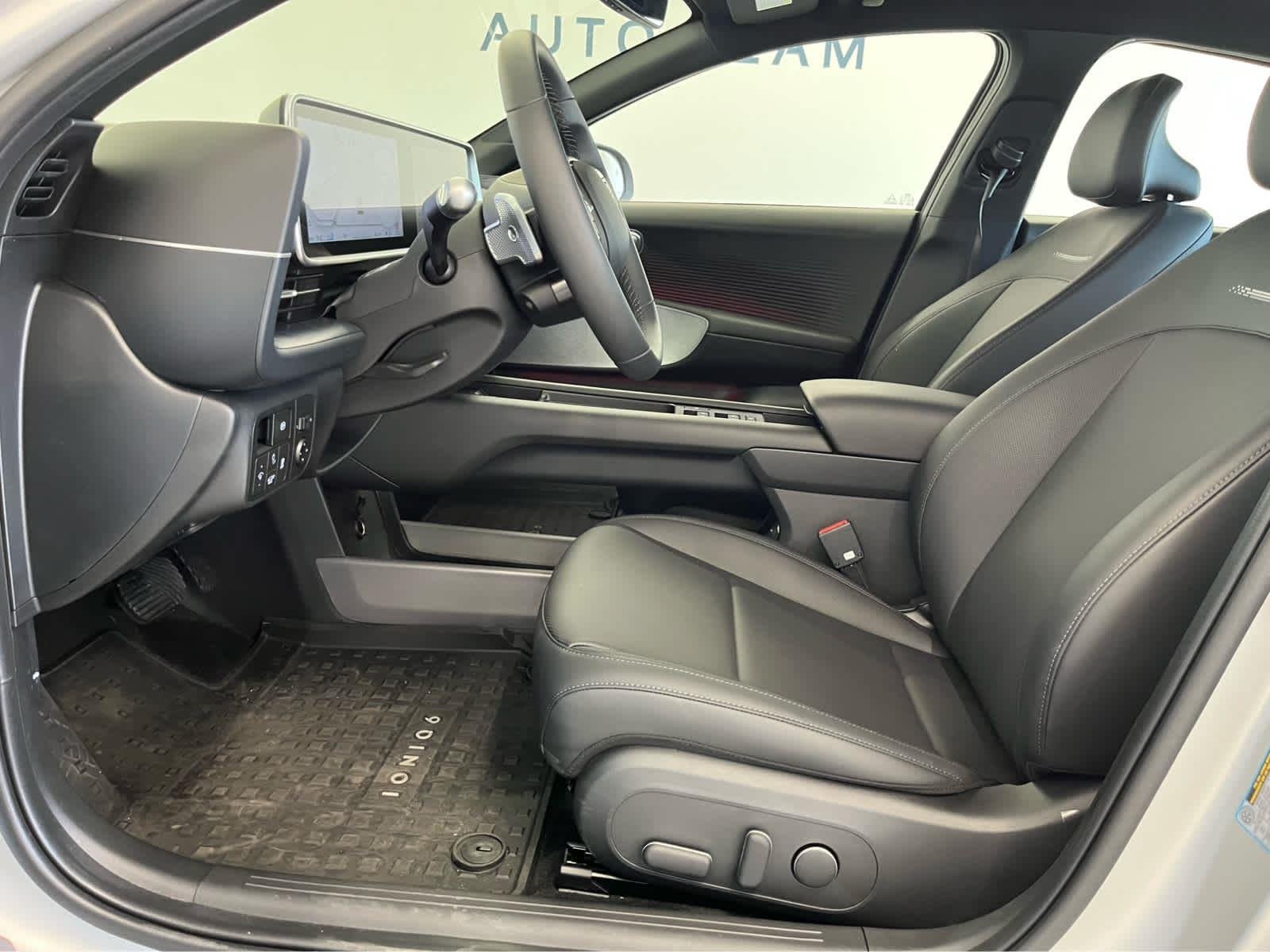 Used 2025 Gravity Gold Matte Hyundai SEL image 12