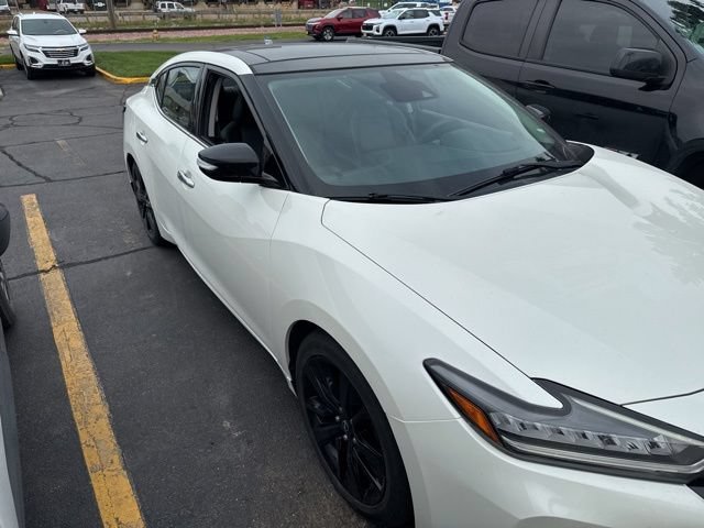 Used 2023 White Nissan SL image 3