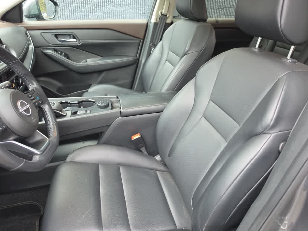 Used 2023 Gun Metallic Nissan SV image 17