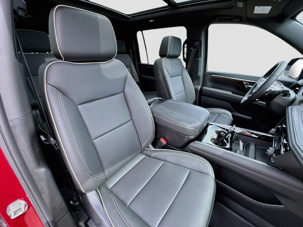 2026 Chevrolet Suburban Premier - Photo 31