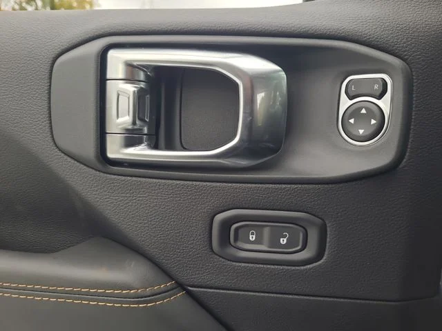 2026 Jeep Wrangler 4-Door Sahara - Photo 21