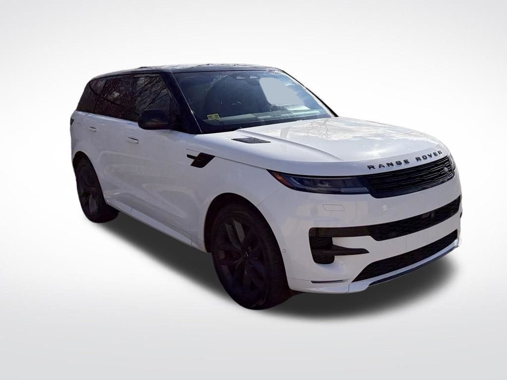 Used 2024 White Land Rover Dynamic SE image 3