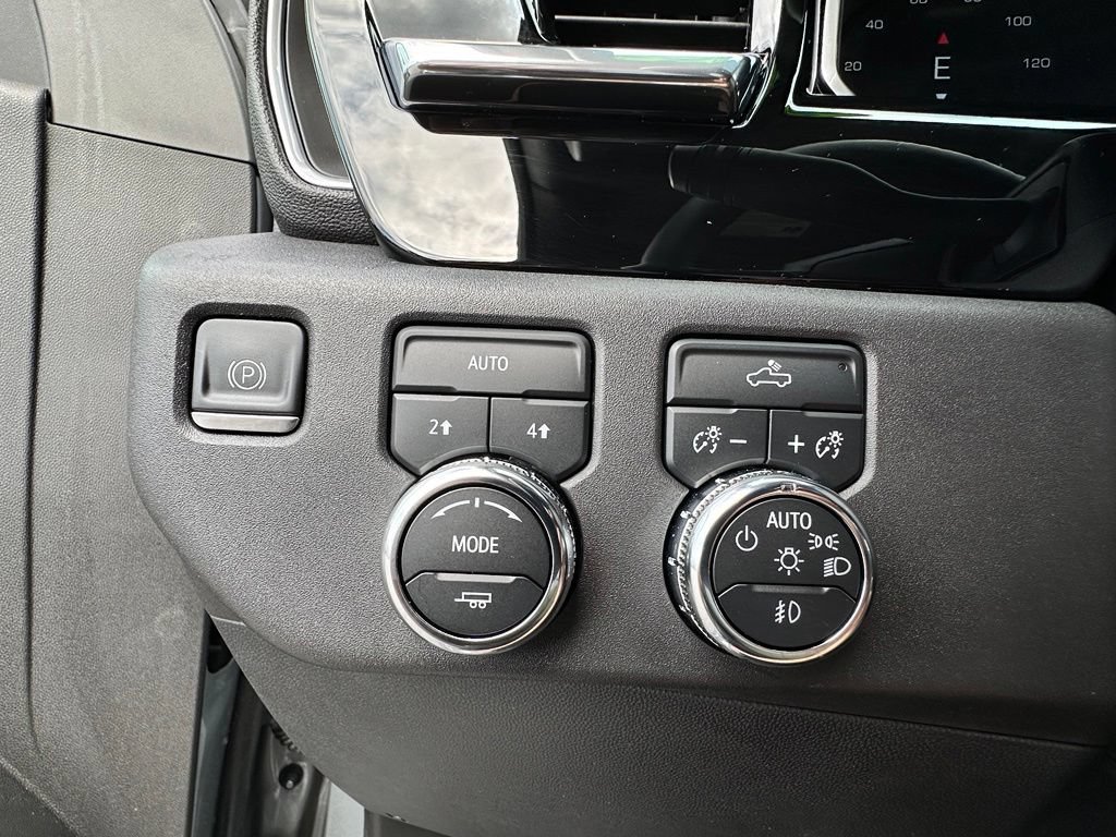 Used 2023 Sterling Metallic GMC Elevation image 38