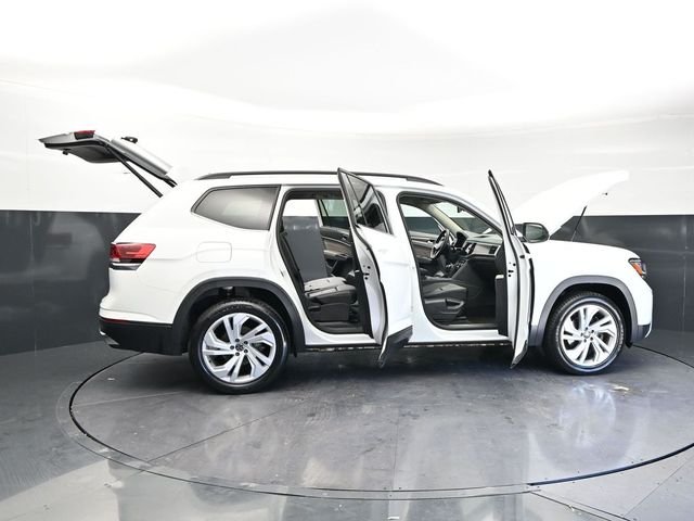 Used 2023  Volkswagen 3.6L V6 SE w/Technology image 32