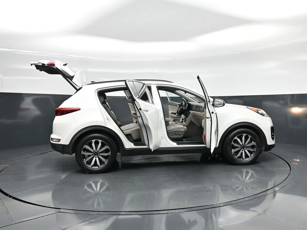 Used 2018 White Kia EX image 4