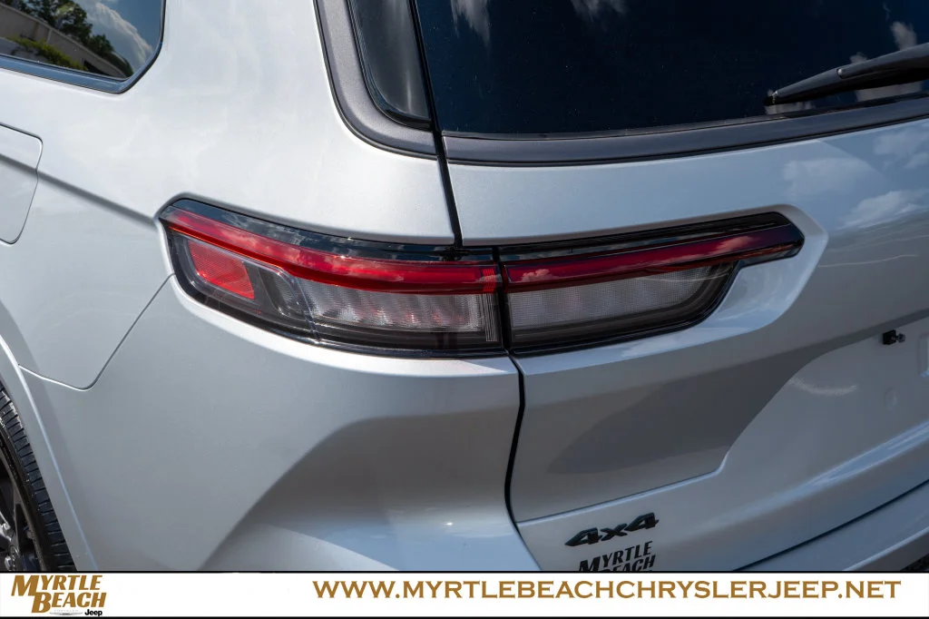 New 2026 Silver Zynith Exterior Paint Jeep Summit image 11