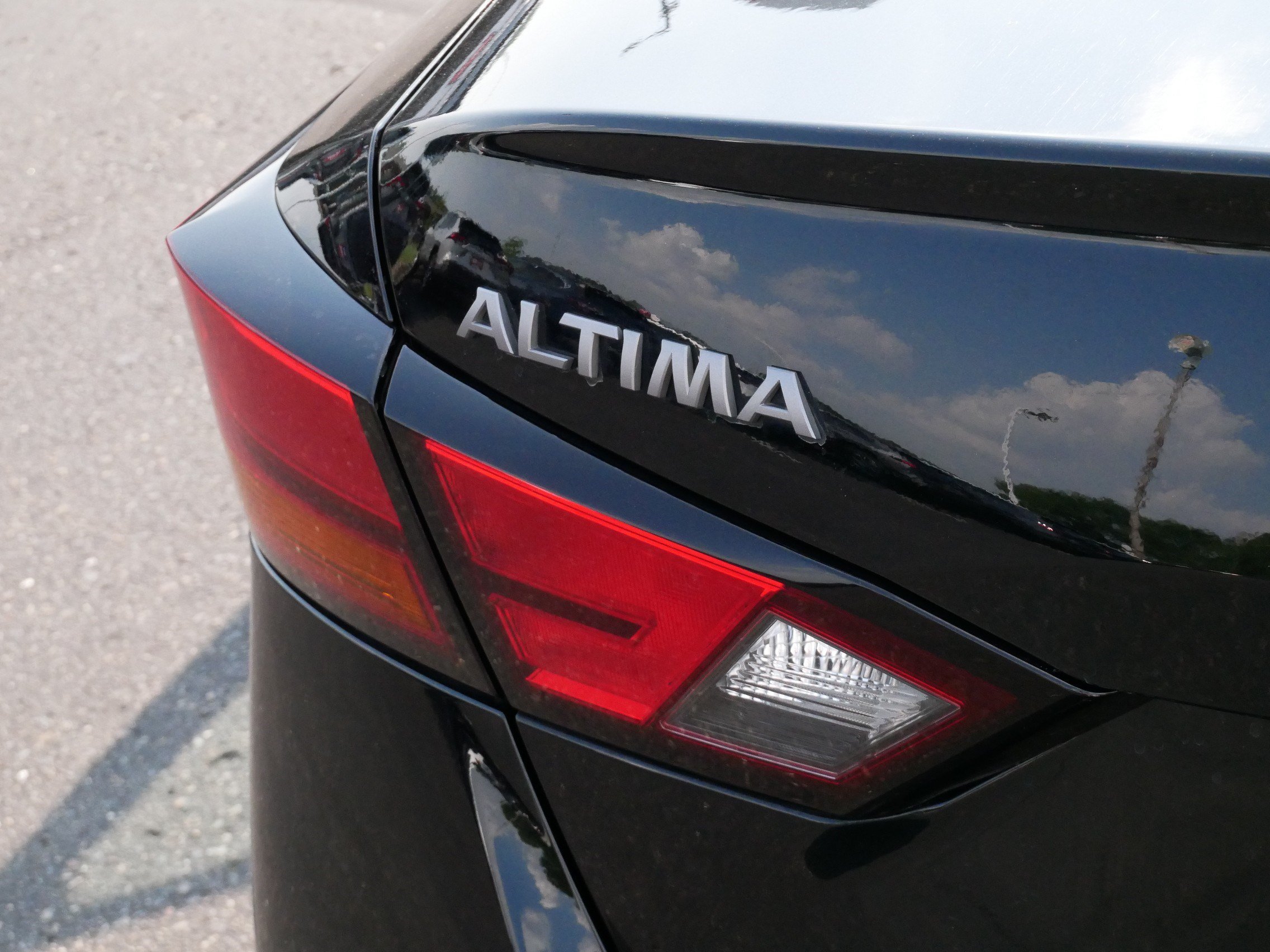 2025 Nissan Altima SV - Photo 17