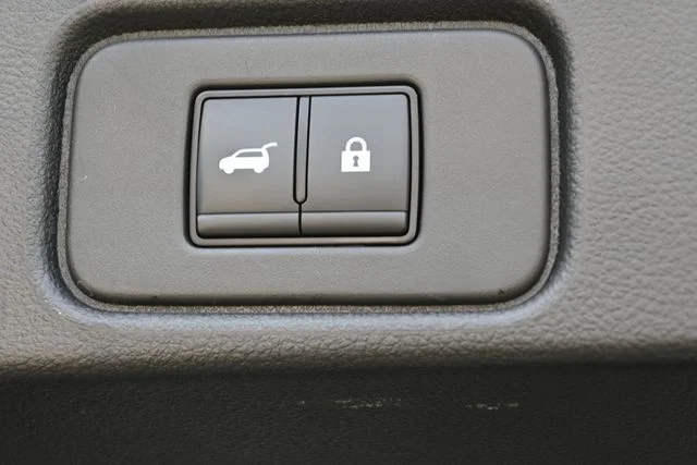 Used 2025 White Nissan Platinum image 7