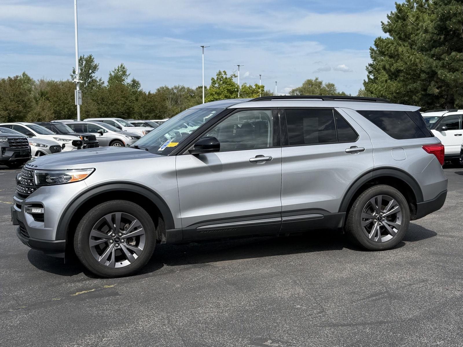Used 2023 Iconic Silver Ford XLT image 4