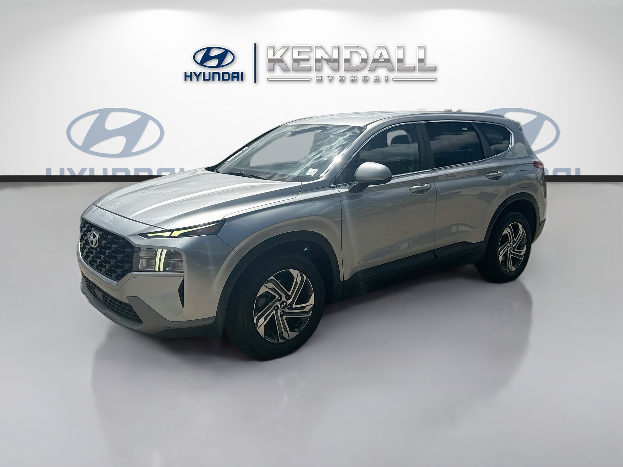 Used 2021 Shimmering Silver Hyundai SE image 3