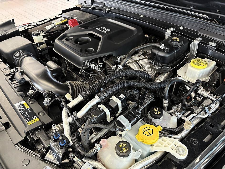 Used 2022 Black Clearcoat Jeep Unlimited Sahara image 25