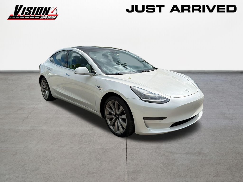Used 2019  Tesla  image 3