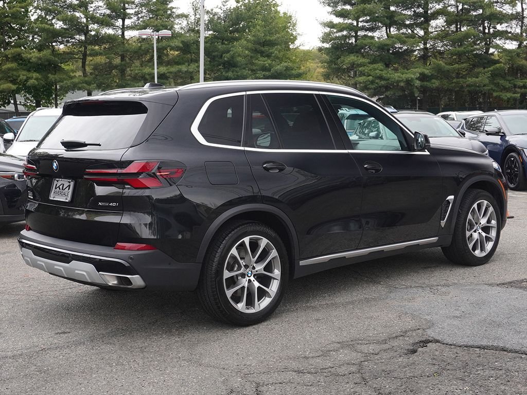 Used 2024 Black BMW xDrive40i image 12