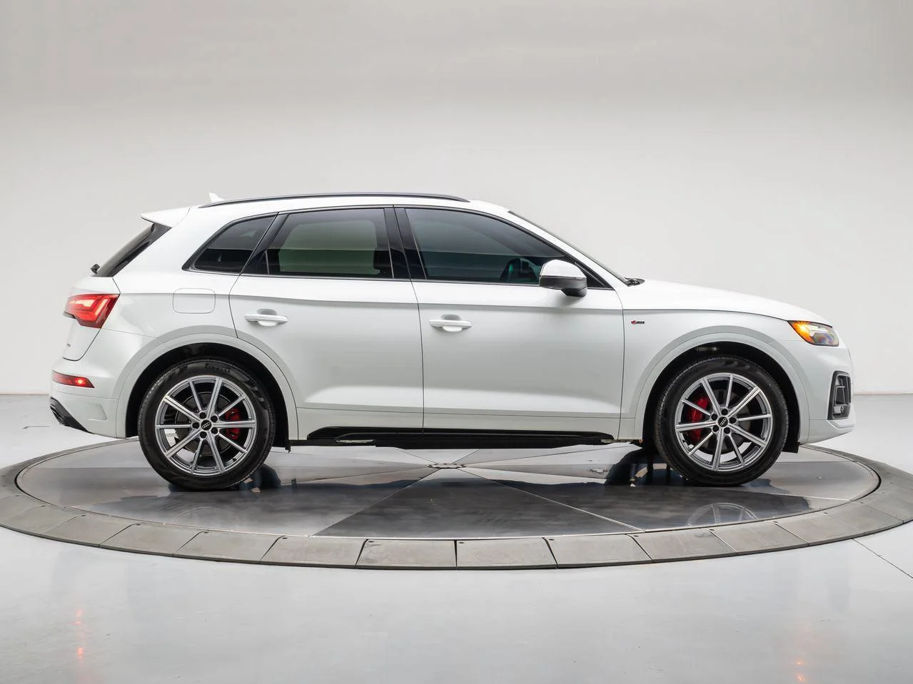 Used 2024 Glacier White Metallic Audi Premium Plus 55 TFSI e S line quattro S tronic image 6