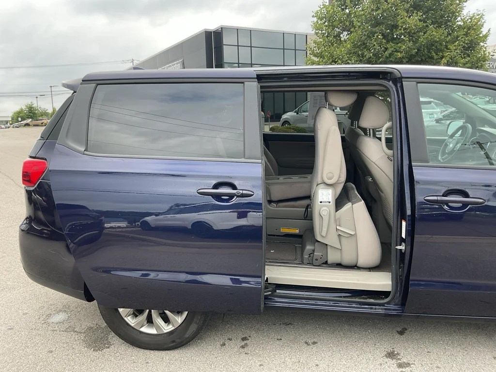 Used 2021 Celestial Blue Kia LX image 13
