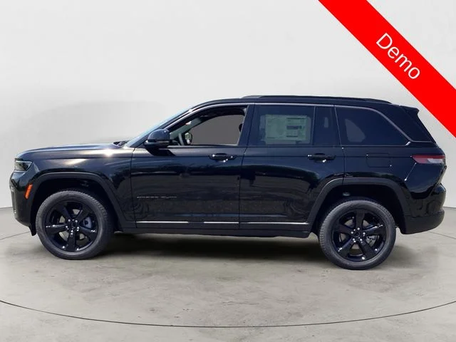 New 2026 Diamond Black Jeep LIMITED 4X4 image 2