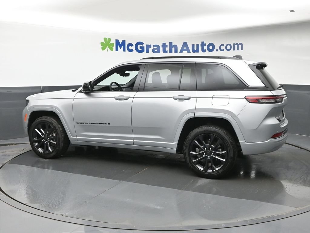 New 2026 Silver Zynith Exterior Paint Jeep Limited Reserve image 24