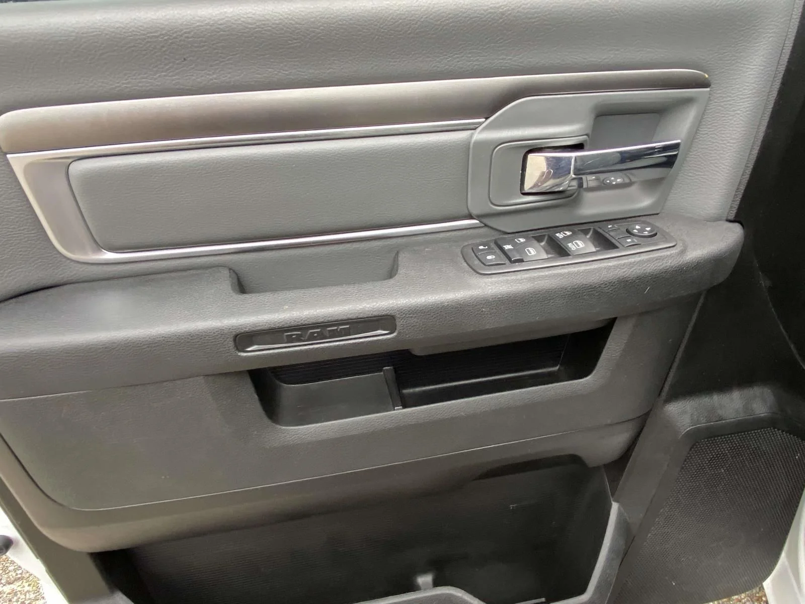Used 2023 White Ram SLT image 14