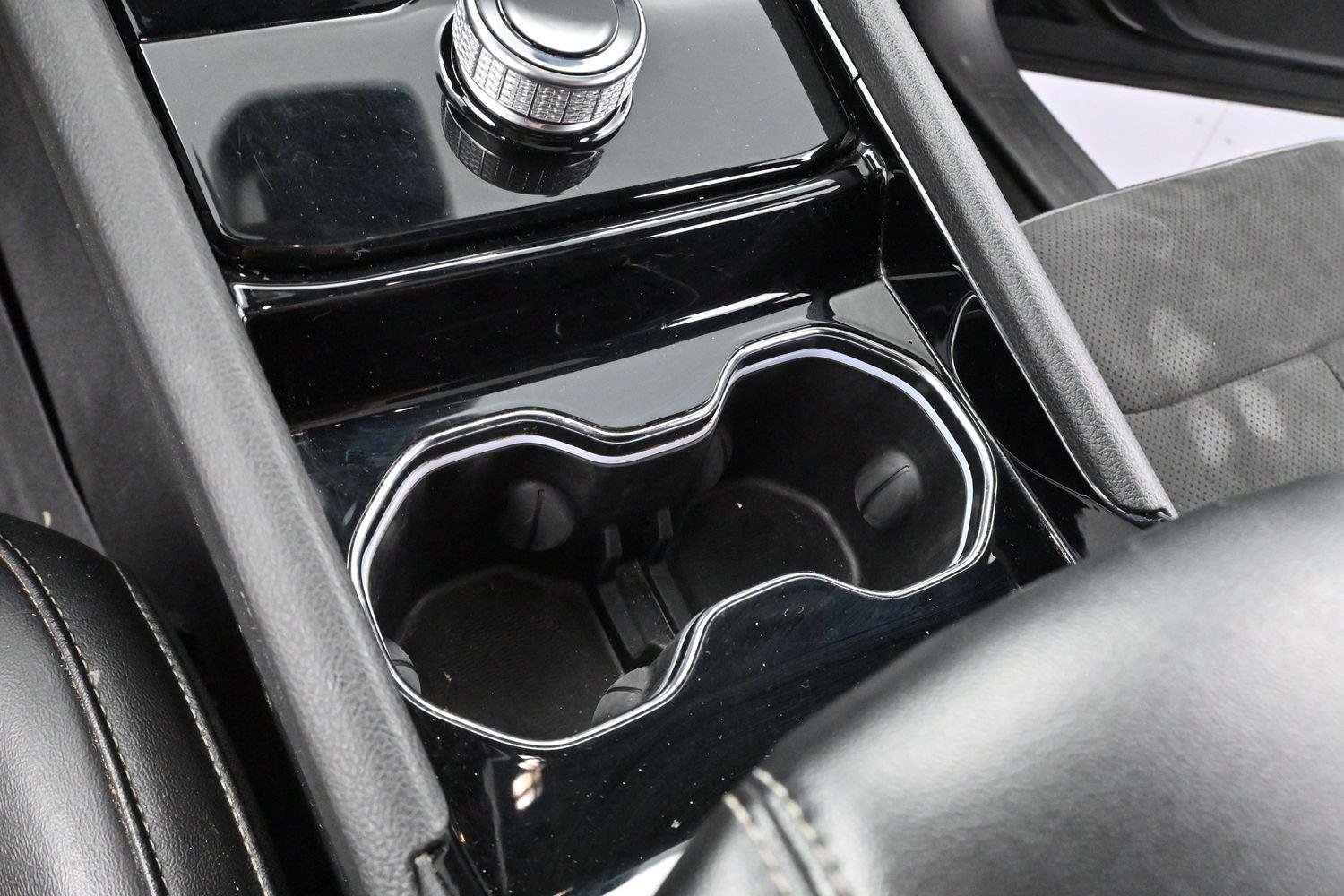 Used 2023 Diamond Black Crystal Pearlcoat Jeep Altitude image 17