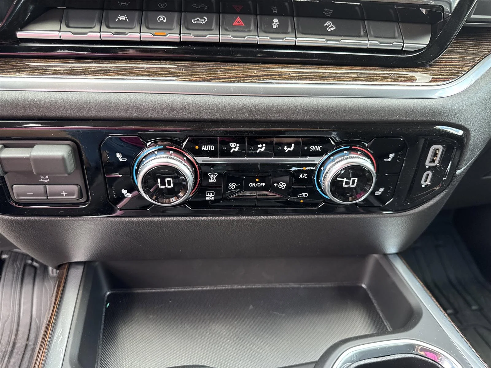 New 2026 Sterling Metallic GMC Elevation image 21