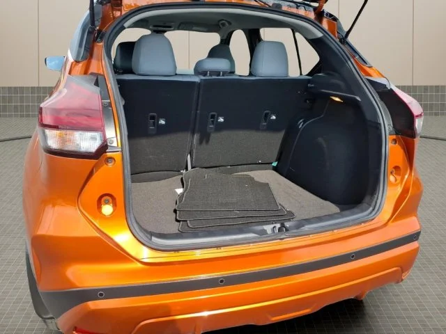 Used 2023 Orange Nissan SR image 11