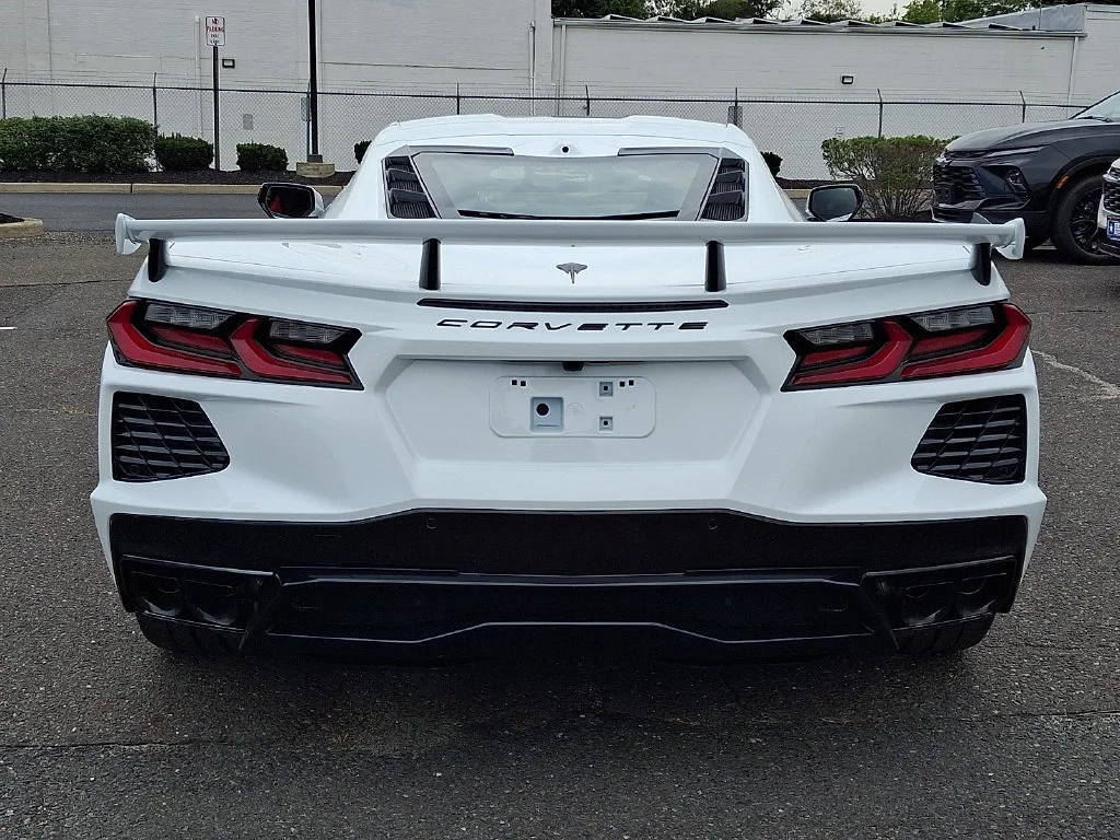 New 2027 Arctic White Chevrolet 2LT image 7