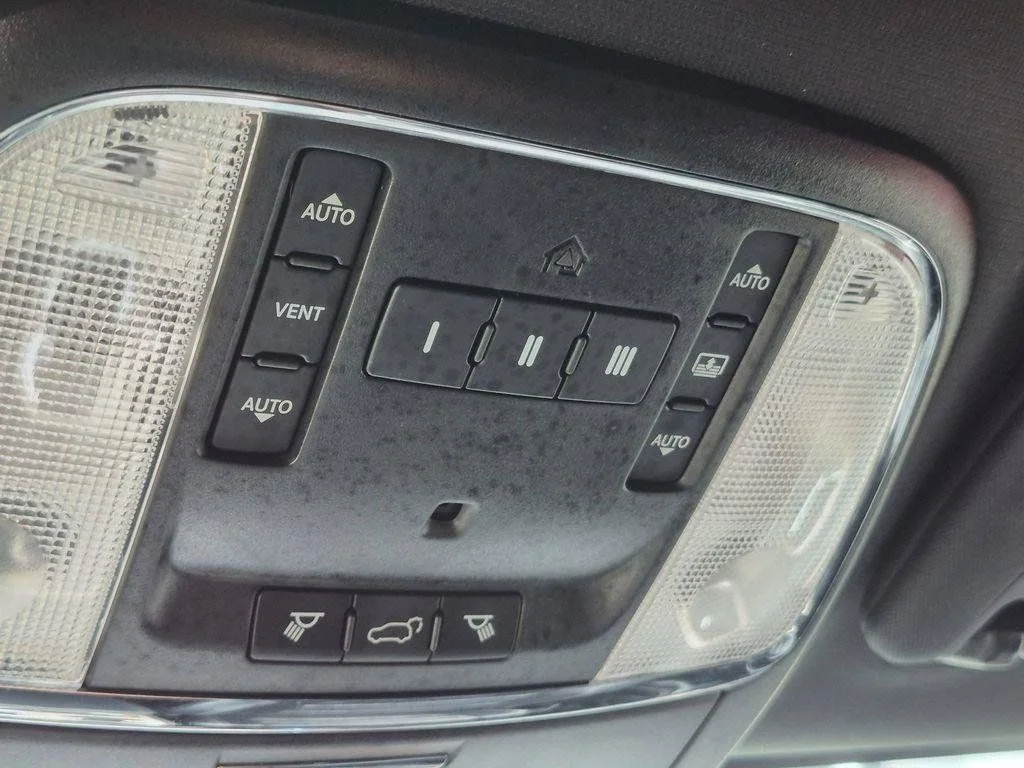 Used 2017 Black Jeep Overland image 22