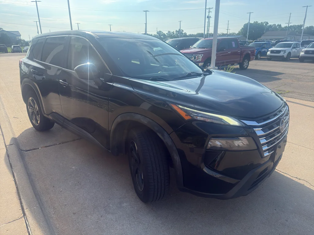 Used 2024 Super Black Nissan SV image 4