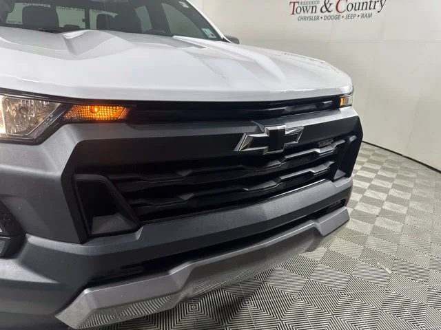 Used 2025 White Chevrolet Trail Boss image 5