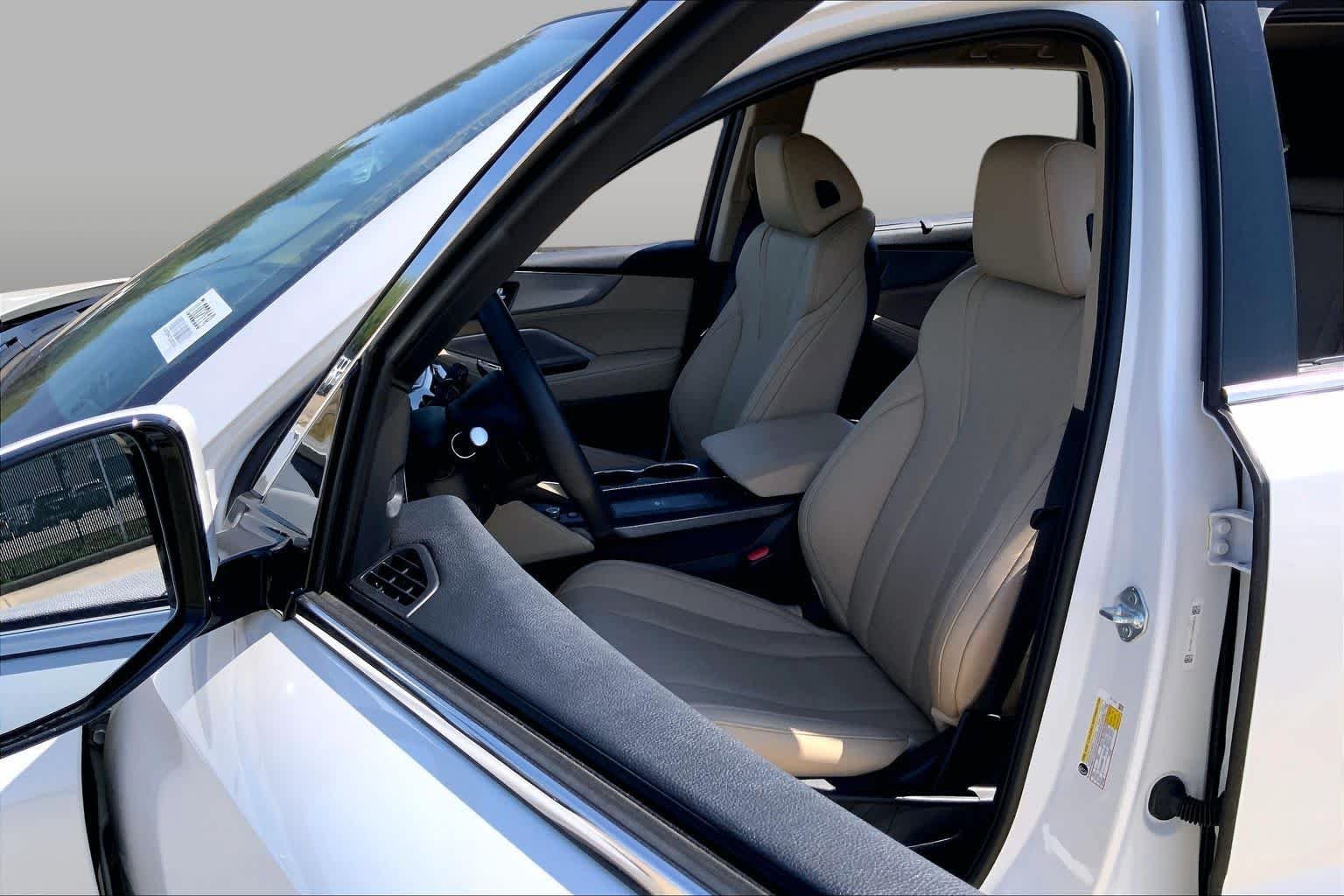 Used 2026 Platinum White Pearl Acura w/Technology Package image 8