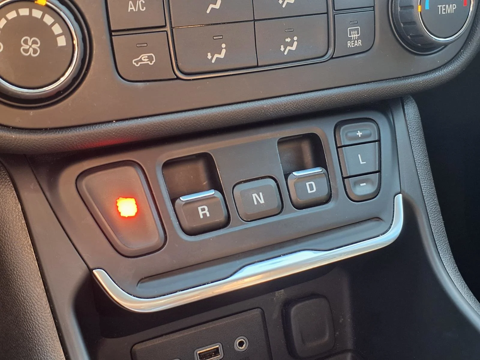 Used 2019 Satin Steel Metallic GMC SLE image 11