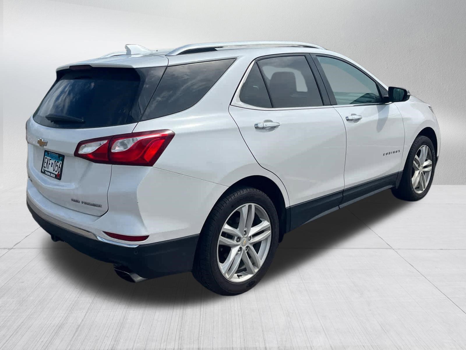 Used 2019 Iridescent Pearl Tricoat Chevrolet Premier image 6