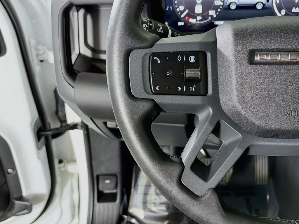 Used 2025 Fuji White Land Rover S image 13