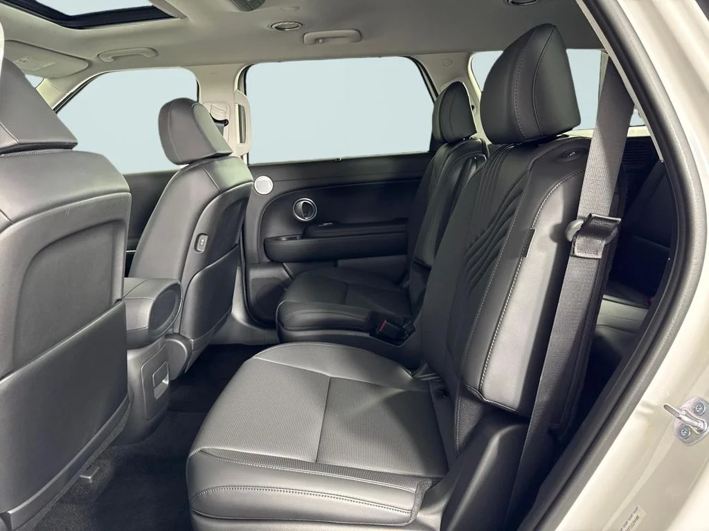 New 2026 White Hyundai SEL Premium image 13