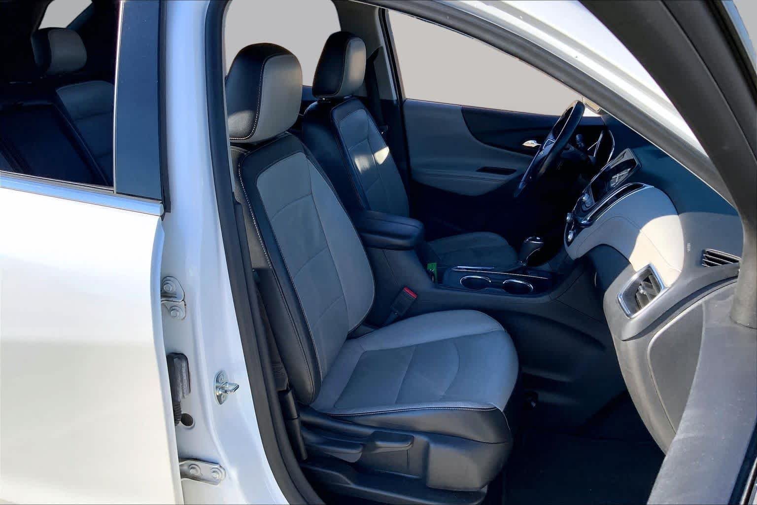 Used 2020 Iridescent Pearl Tricoat Chevrolet Premier image 9