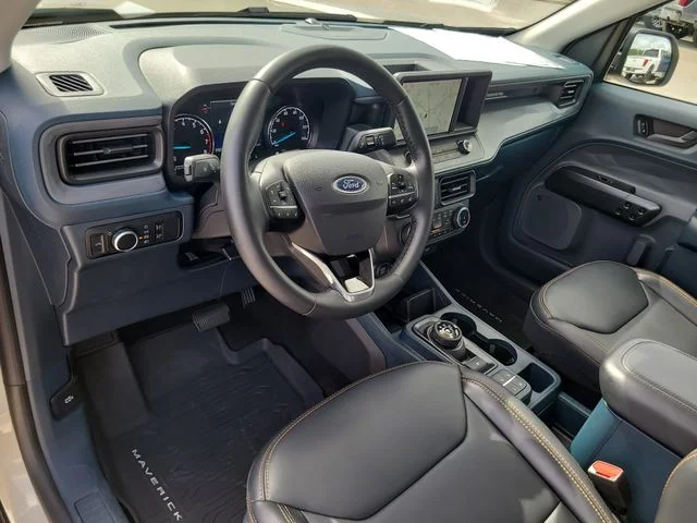 Used 2024  Ford Lariat image 17