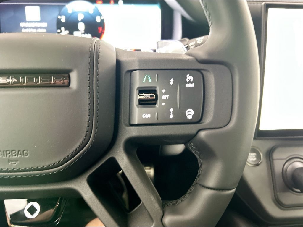 New 2026 Narvik Black Land Rover OCTA image 12