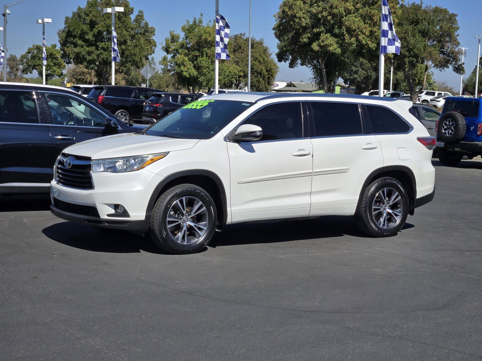 Used 2016 White Toyota XLE image 6